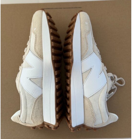 Figs New Balance 327 in Cream, Size 7.5 - Picture 5 of 12